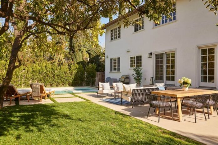 Rectangle Backyard Ideas: 29 Designs to Maximize Outdoor Space
